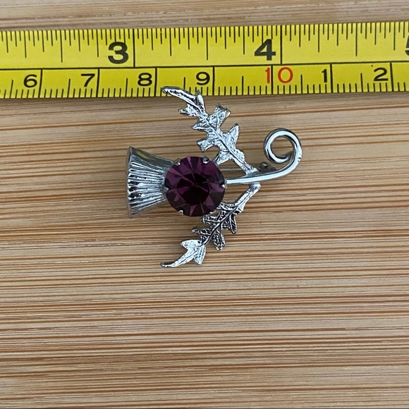 Vintage Silver Brooch Pin with Large Dark Purple Stone and Leaf Detail - Picture 4 of 10